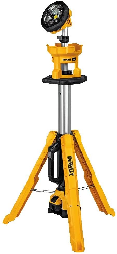 TORRE DE LUZ LED CON BASE DE TRIPODE DE 20V, 3000 LUMEN, IP54, MARCA DEWALT, MODELO DCL079R1: 1 BAT 6 AH + CARG